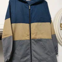 تعدادی کاپشن و بارانی|لباس|رشت, فلسطین|دیوار