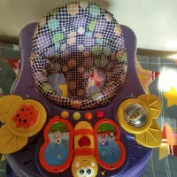 روروئک و آغوشی کانگورویی قرمز