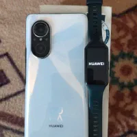 گوشی هوآوی نوا use به همراه اپل واچ هواوی