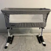 تخت کنار مادر