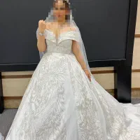 اجاره لباس عروس سایز ۴۰به بالا با تور و تاج۵۳۰۰