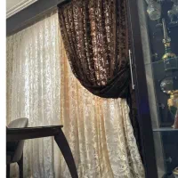 دوعدد ( یک‌جفت)پرده  همراه با قاب پرده