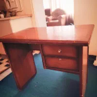 میز تحریر و کامپیوتر