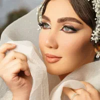 دستیار میکاپ و شینیون