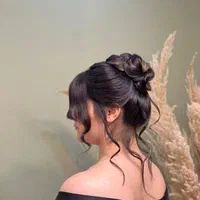 شنیون|خدمات آرایشگری و زیبایی|رشت, معلم|دیوار