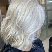 استخدام نیروی آرایشگر (خانم)|استخدام درمانی، زیبایی، بهداشتی|تهران, تهرانپارس جنوبی|دیوار