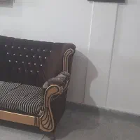 مبل ۷ نفره همراه با یک میز بزرگ و۳ عسلی