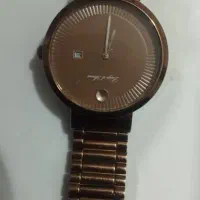 ساعت به فروش می‌رسد