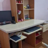 میز تحریر و کامپیوتر تمیز و یک صندلی کامپیوتر|میز تحریر و کامپیوتر|بابلسر, |دیوار