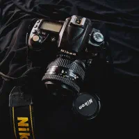 دوربین  نیکون  با دو لنز