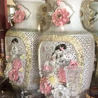 یک جفت گلدان چینی بزرگ