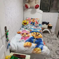 تخت همراه با تشک