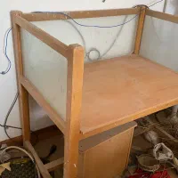 میز و پارتیشن چوبی