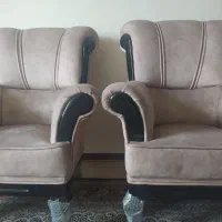 دو عدد مبل و میز وسط