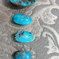 فیروزه بسیار خوش رنگ و قیمتی