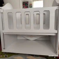 تخت کنار مادر همراه با سلف کودک