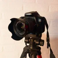 دوربین عکاسی ۱۳۰۰d کاملا سالم