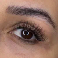 اکستنشن و کاشت مژه