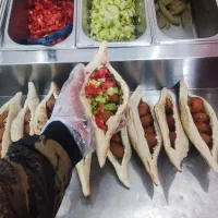 ساندویچ و فلافل آماده همکاری با مدارس