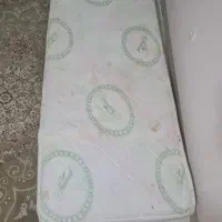 تخت ۱ نفره فرفوژه همراه تشک کاملا سالم محکم|تخت و سرویس خواب|تهران, آهنگ|دیوار
