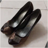 تعدادی کفش و کیف زنانه و مدرسه|کیف، کفش، کمربند|اصفهان, سرچشمه|دیوار