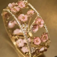 گمشده دستبند طلا