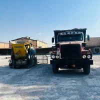 راننده پایه یک با کامیون کمپرسی ولوو