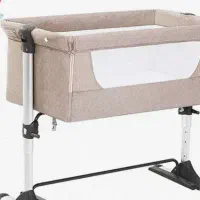 تخت کنار مادر