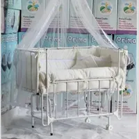 گهواره کنار مادر