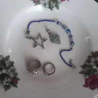 انگشتر و گردنی آویز