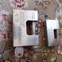 قفل کتابی دوعدد سالم درحد قدیمی سالم