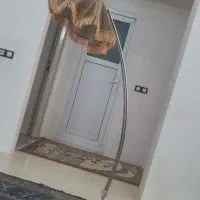 آباژور ایستاده