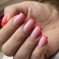 آموزش کاشت ناخن
