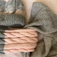 شال‌ وکلاه طوسی صورتی نو فقط۴۵۰ تومن|لباس|اردبیل, |دیوار