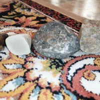 سنگ شناس|کلکسیون اشیاء عتیقه|لاهیجان, آهندان|دیوار