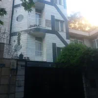 ۸۰متر زمین در ۳طبقه مجزا با ۴پارکینگ