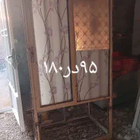 درب حیاط و درب اتاق وپنجره