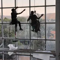 کار در ارتفاع پیچ و رولپلاک عایق نانو کنیتکس شستشو