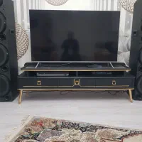 میز تلویزیون در حد نو  بسیار سالم  و شیک  فردیس