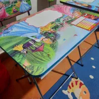 یک عدد میز تحریر دخترانه