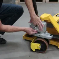 تعمیرات استاکرلیفتراک دستی سهندلیفت