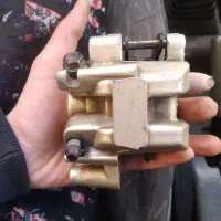 درکلاچ هندا و کالیپر یا بوستر ترمز فابریک اپاچی