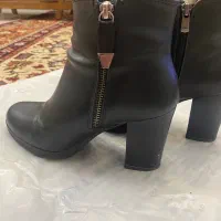 کفش|کیف، کفش، کمربند|اسکو, |دیوار