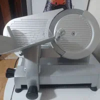یک دستگاه کالباس بر