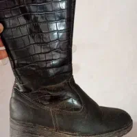 پوتین بلند دخترانه با یک چکمه