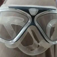 عینک شنا درجه یک و کلاه شنا جذبی جنس خوب سالم و نو