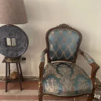 مبل۷ نفره ومیزنهارخوری۱۰نفره وویترین ۴طبقه ۲ در