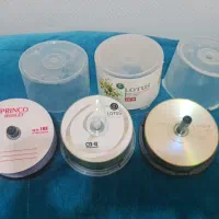 تعدادی سی دی و دی وی دی CD و DVD