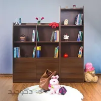 کتابخانه سه طبقه قهوه‌ای دکوچید