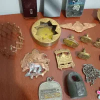 سکه ۵تومنی مسی و اشیای قدیمی